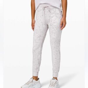 Lululemon Ready To Crush Silver Velvet Joggers Women’s Size 10